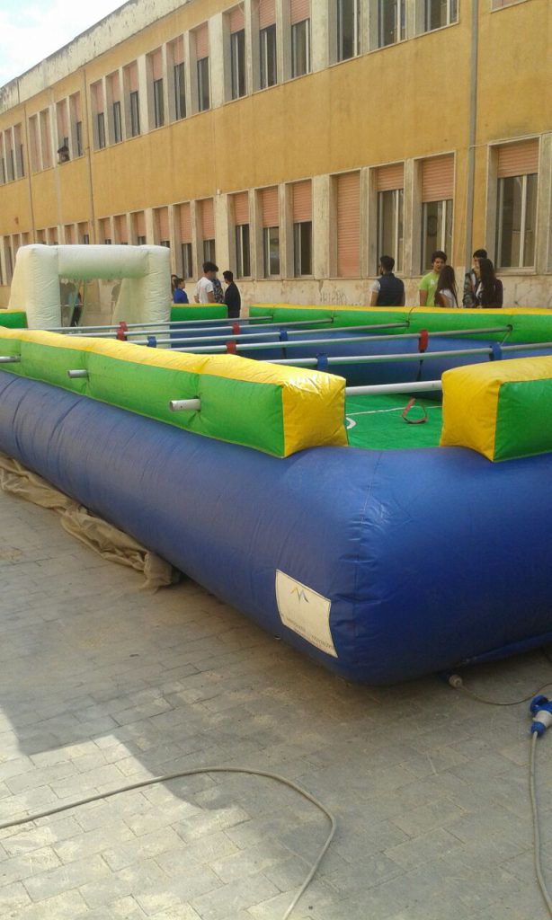 gonfiabile Calcio Balilla umano