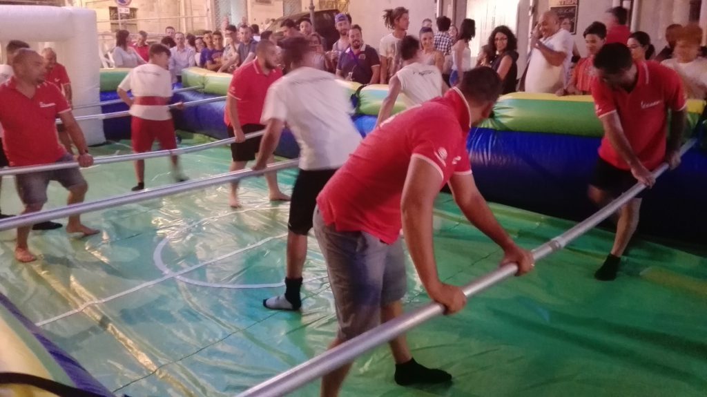 gonfiabile Calcio Balilla umano