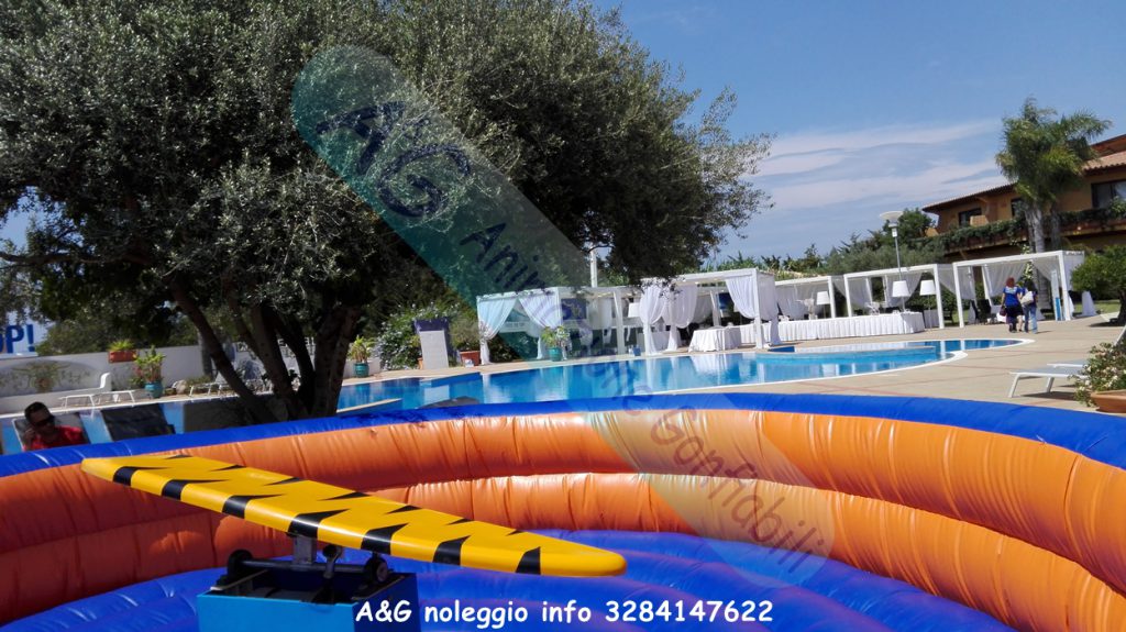 Simulatore surf meccanico