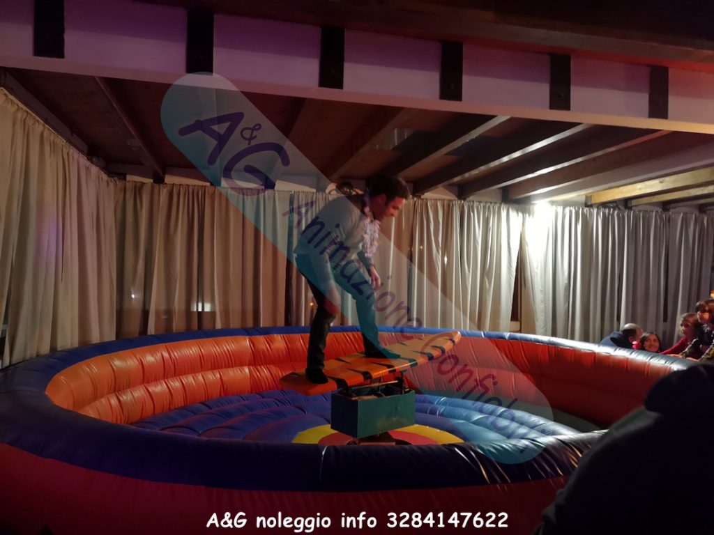 Simulatore surf meccanico
